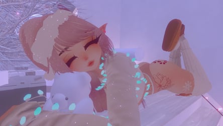 Aspen the cute and cozy elf!