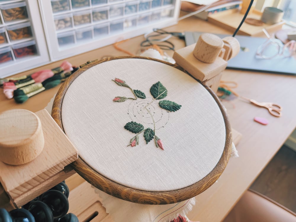table embroidery stand