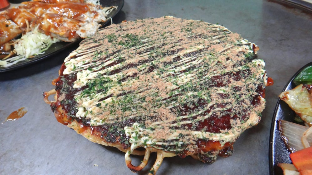 Foodie travel, popular food in Osaka, okonomiyaki