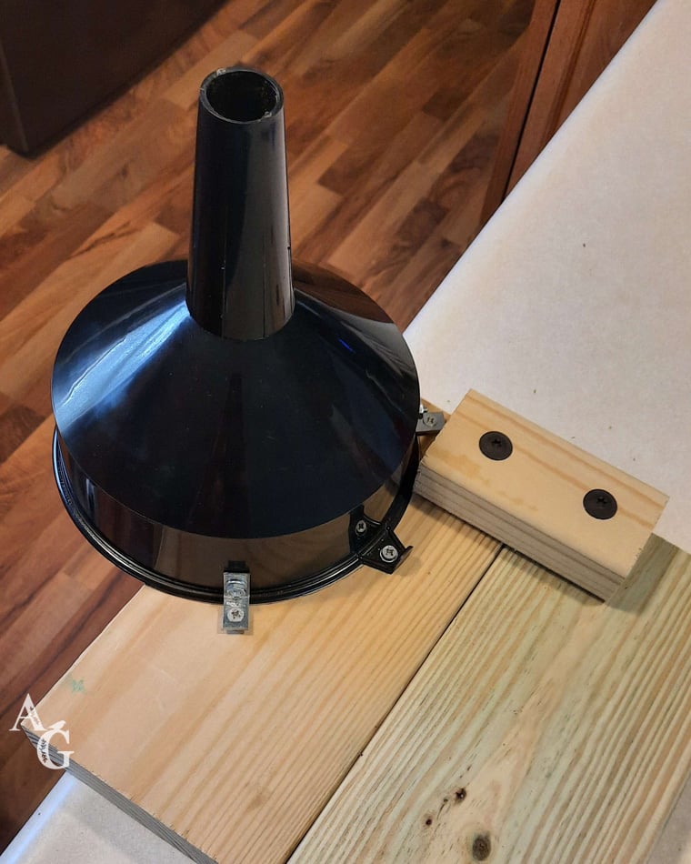 Automatic chicken treat feeder assembly