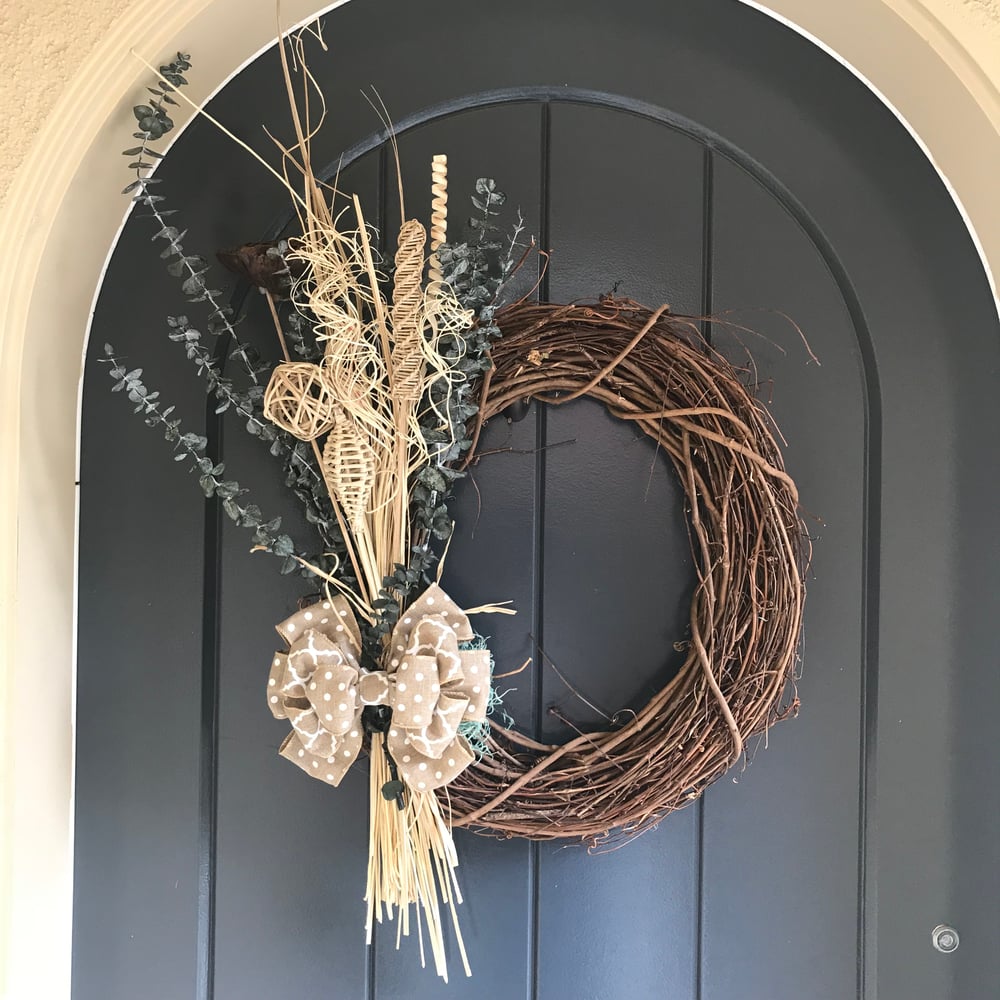 finished bow on a wreath
