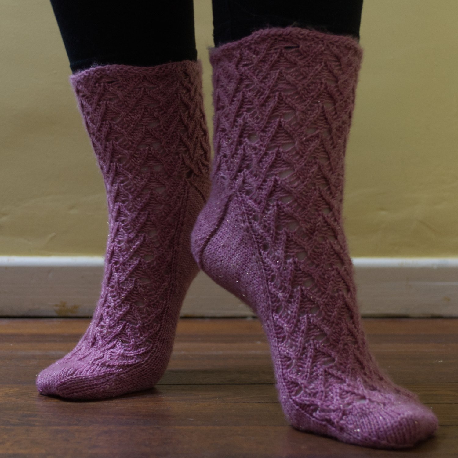 Knitting pattern: Socks for wide or swollen feet and ankles - Payhip