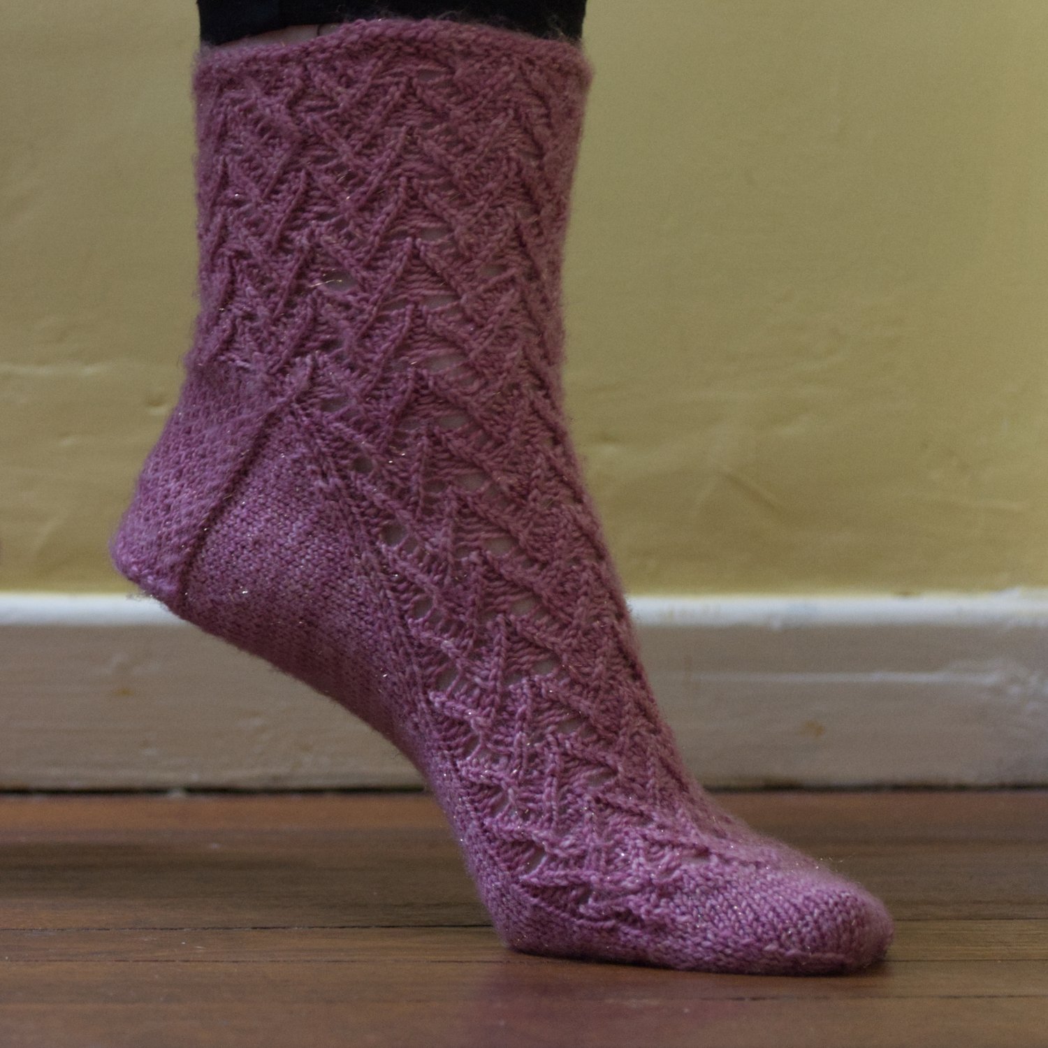 Knitting pattern: Socks for wide or swollen feet and ankles - Payhip