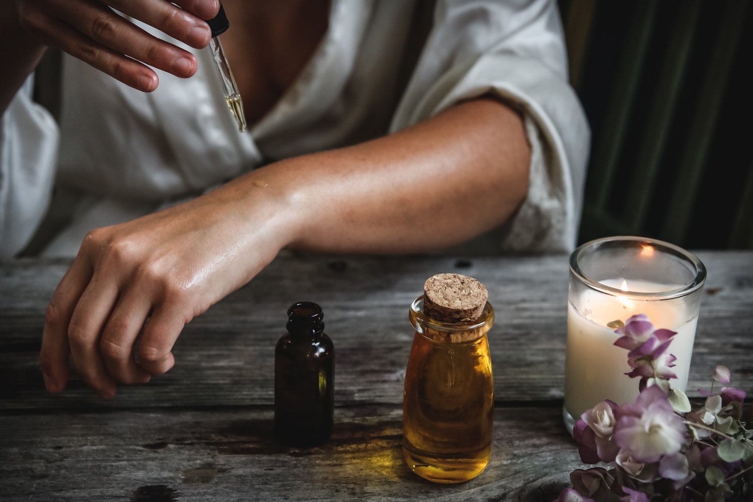 10 Rosehip Oil Skincare Uses