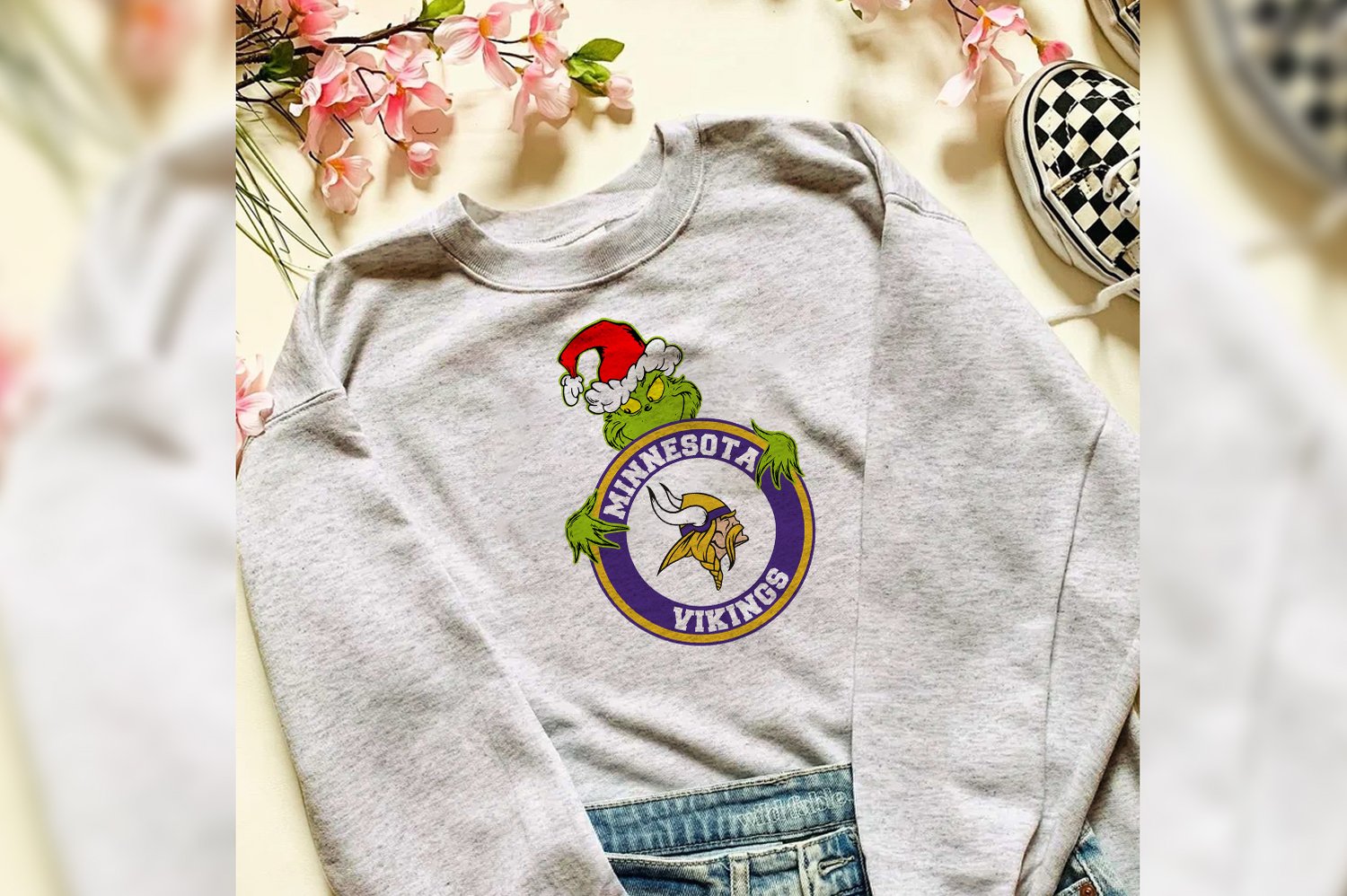 The Grinch Christmas Ornament Minnesota Vikings T-Shirt, hoodie