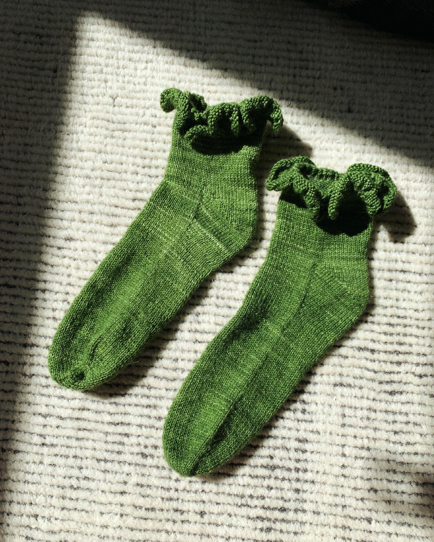 Digital knitting pattern for ruffle socks