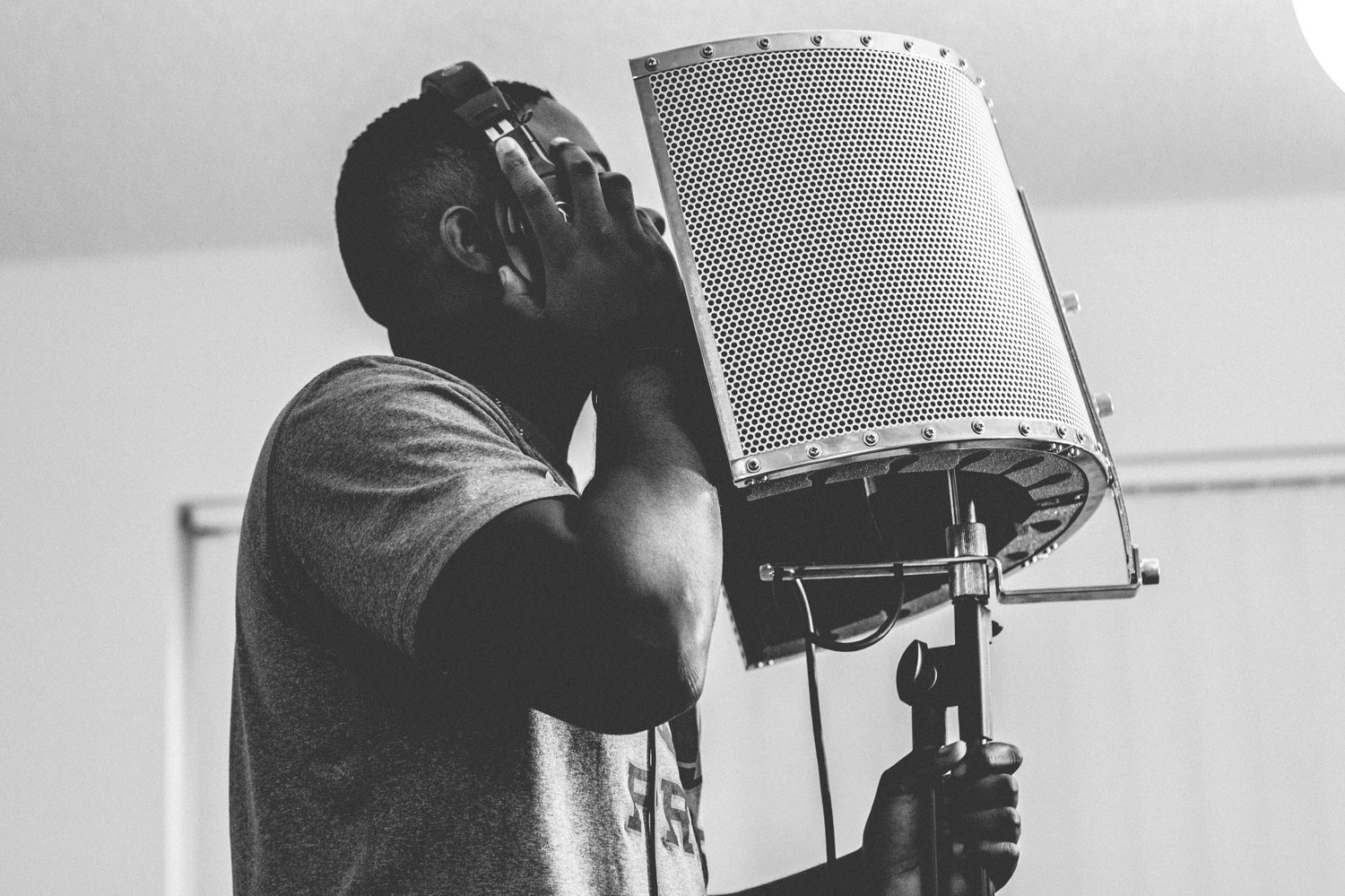 rapper recording music