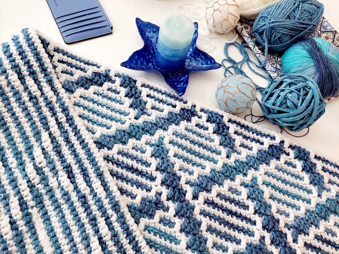 No Limits. Overlay mosaic crochet in rounds pattern