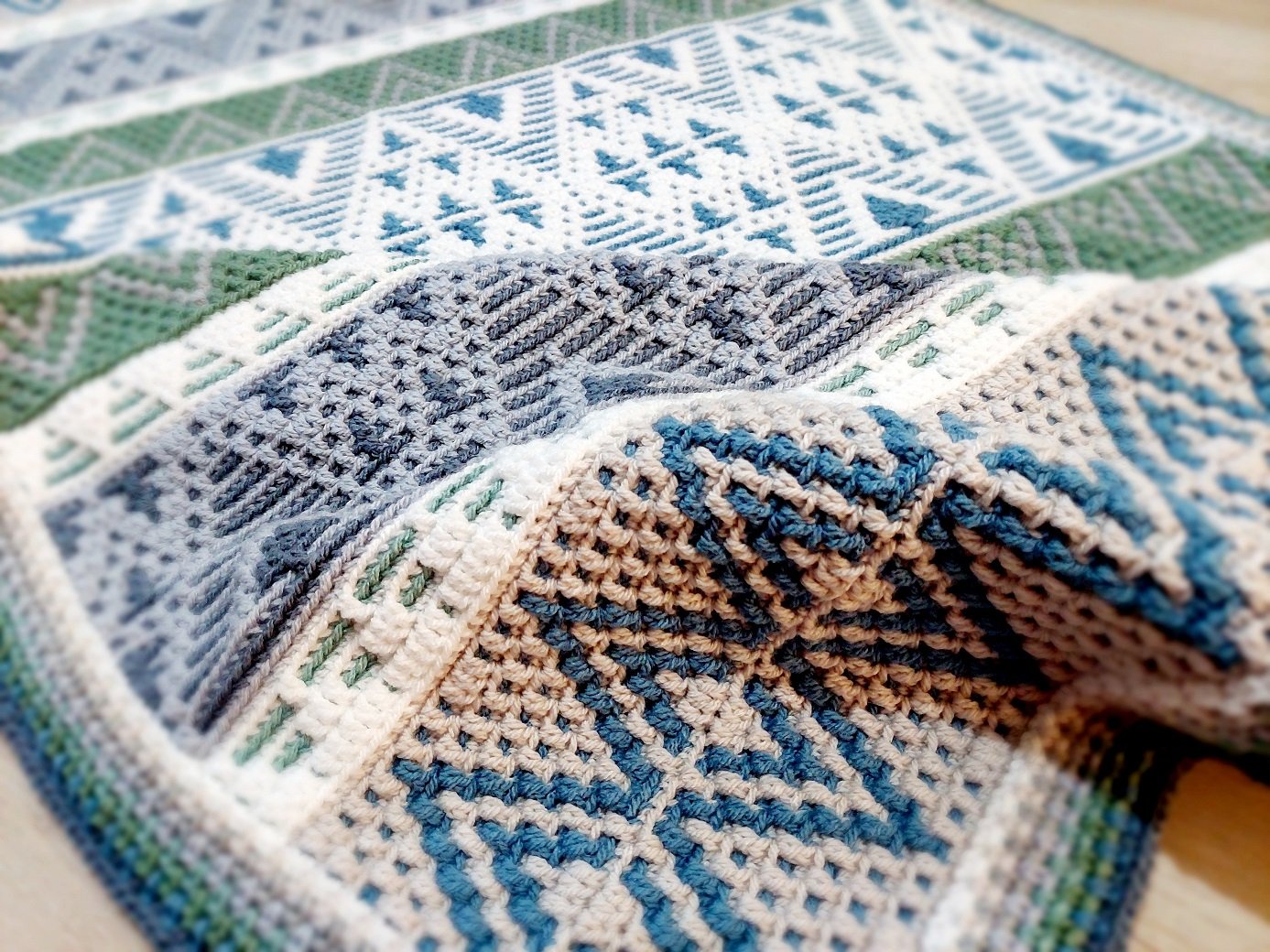 No Limits. Overlay mosaic crochet in rounds pattern
