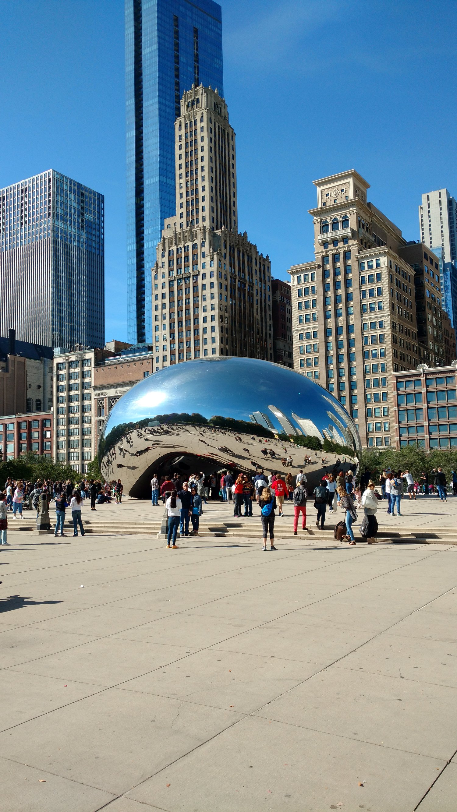Anish Kapoor "Cloud Gate" sculpture at Chicago