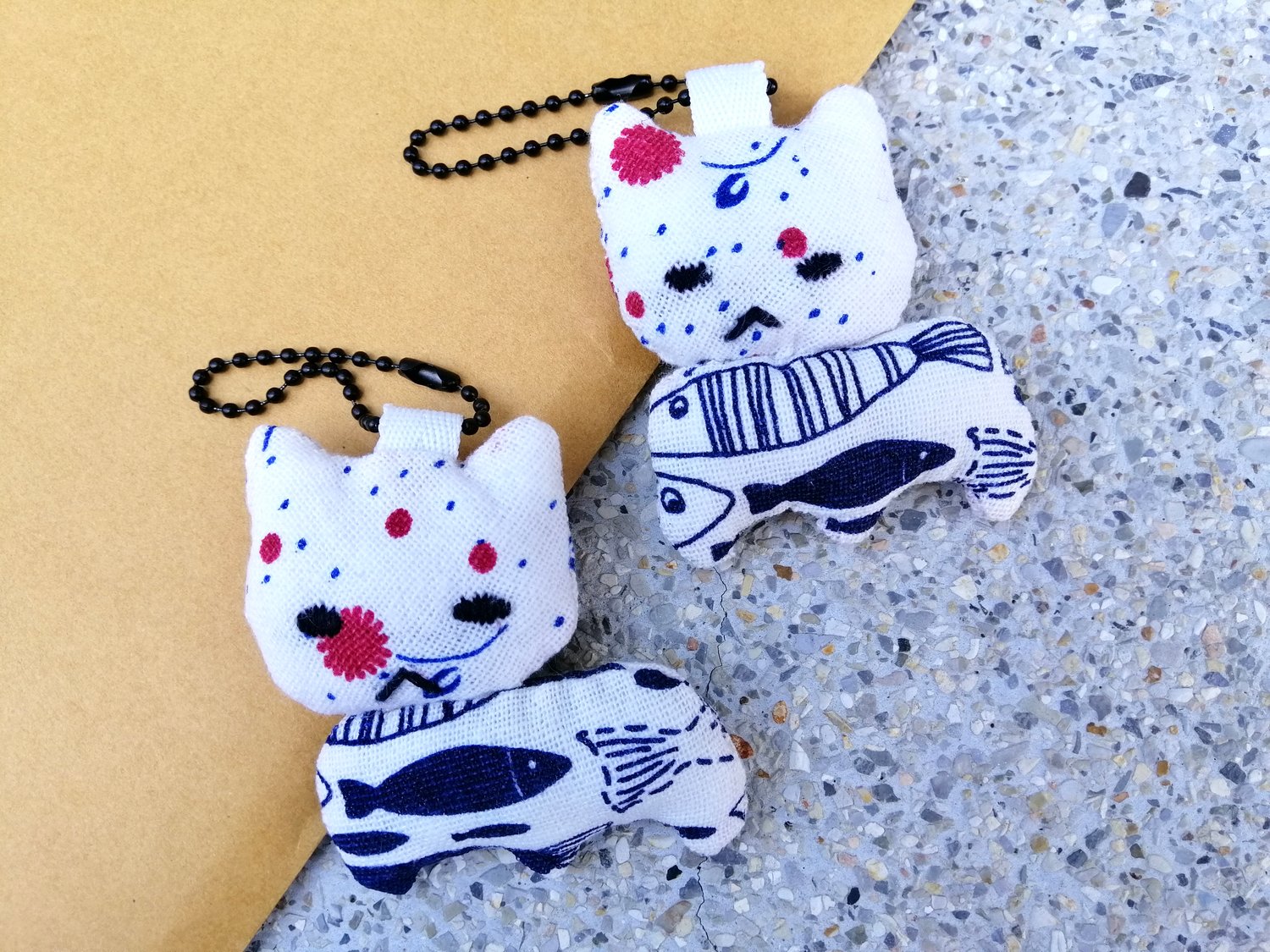 Handmade Plush Toy: Plushie keychain / adorable cat keychain - handcrafted miniature keychain plushie with distinctive designs and patterns.