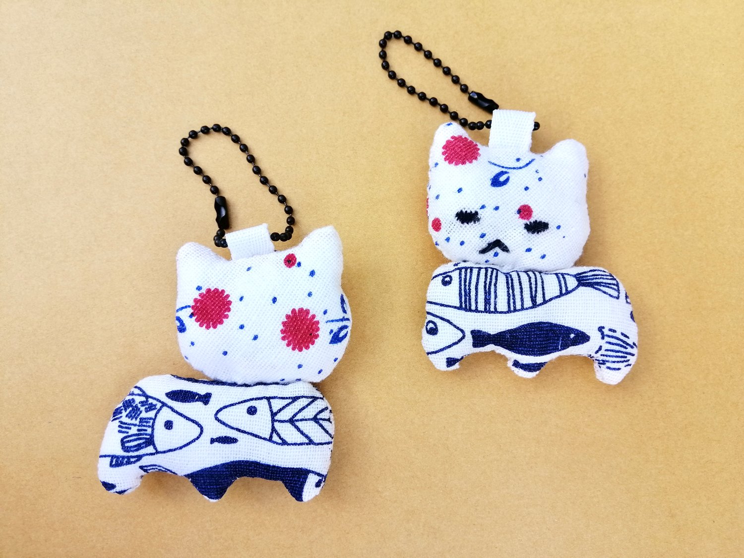 Handmade Plush Toy: Plushie keychain / adorable cat keychain - handcrafted miniature keychain plushie with distinctive designs and patterns.