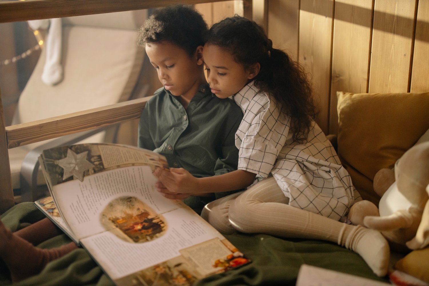 black-siblings-reading at www.trendyeducationalservices.com