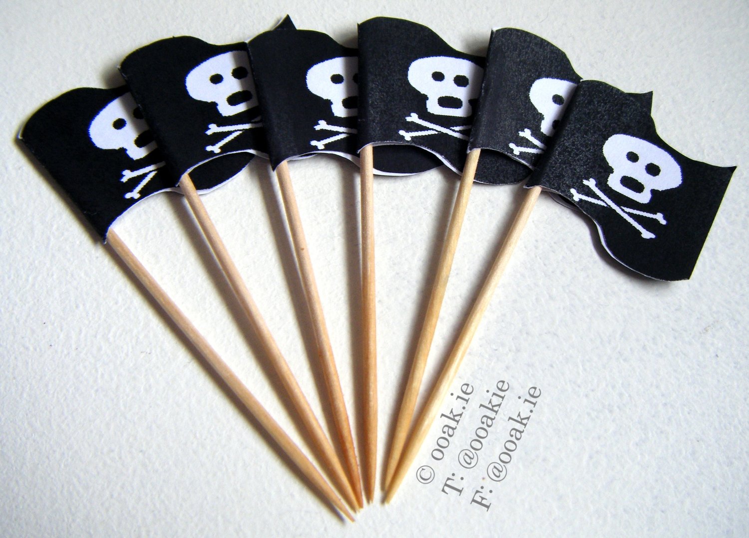 6 Jolly Roger Pirate Flags on cocktail sticks, fanned out