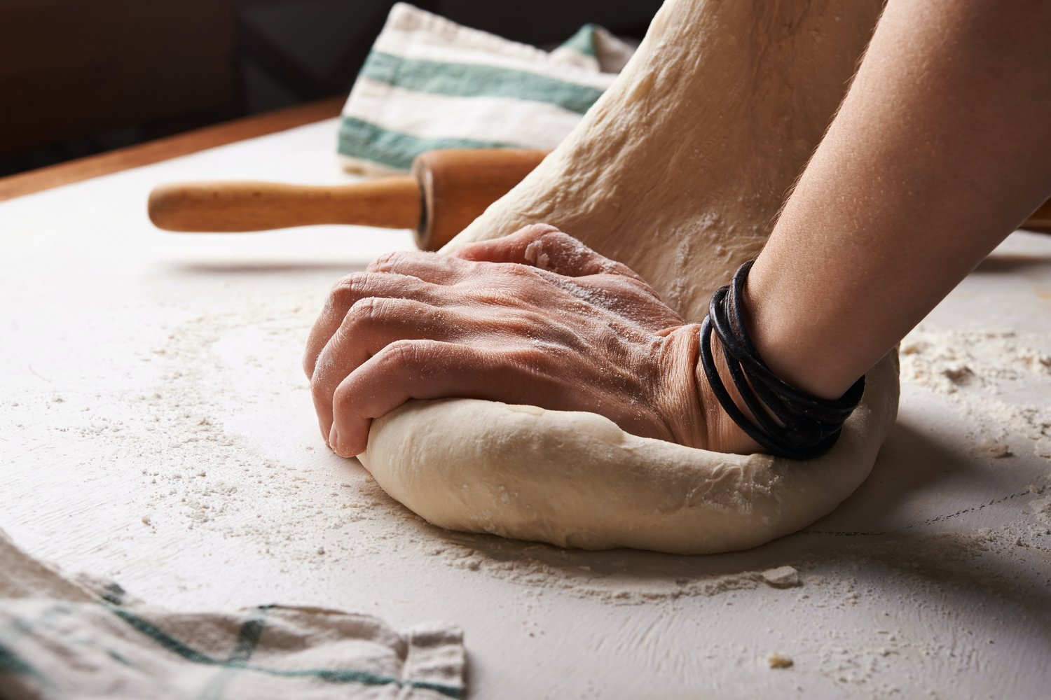 hands kneeing dough