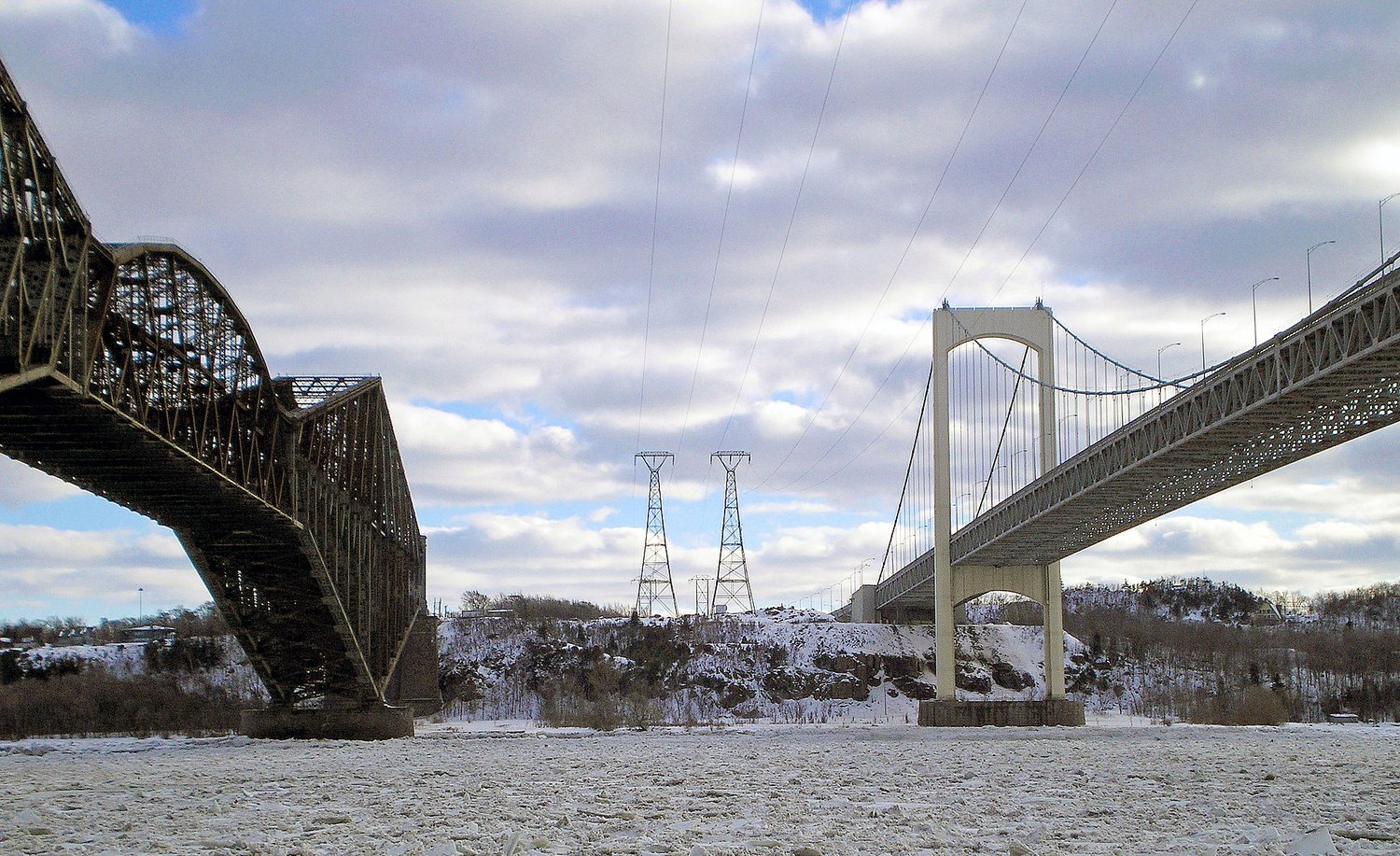Quebec City Bridges / Attribution: Blanchardb at en.wikipedia