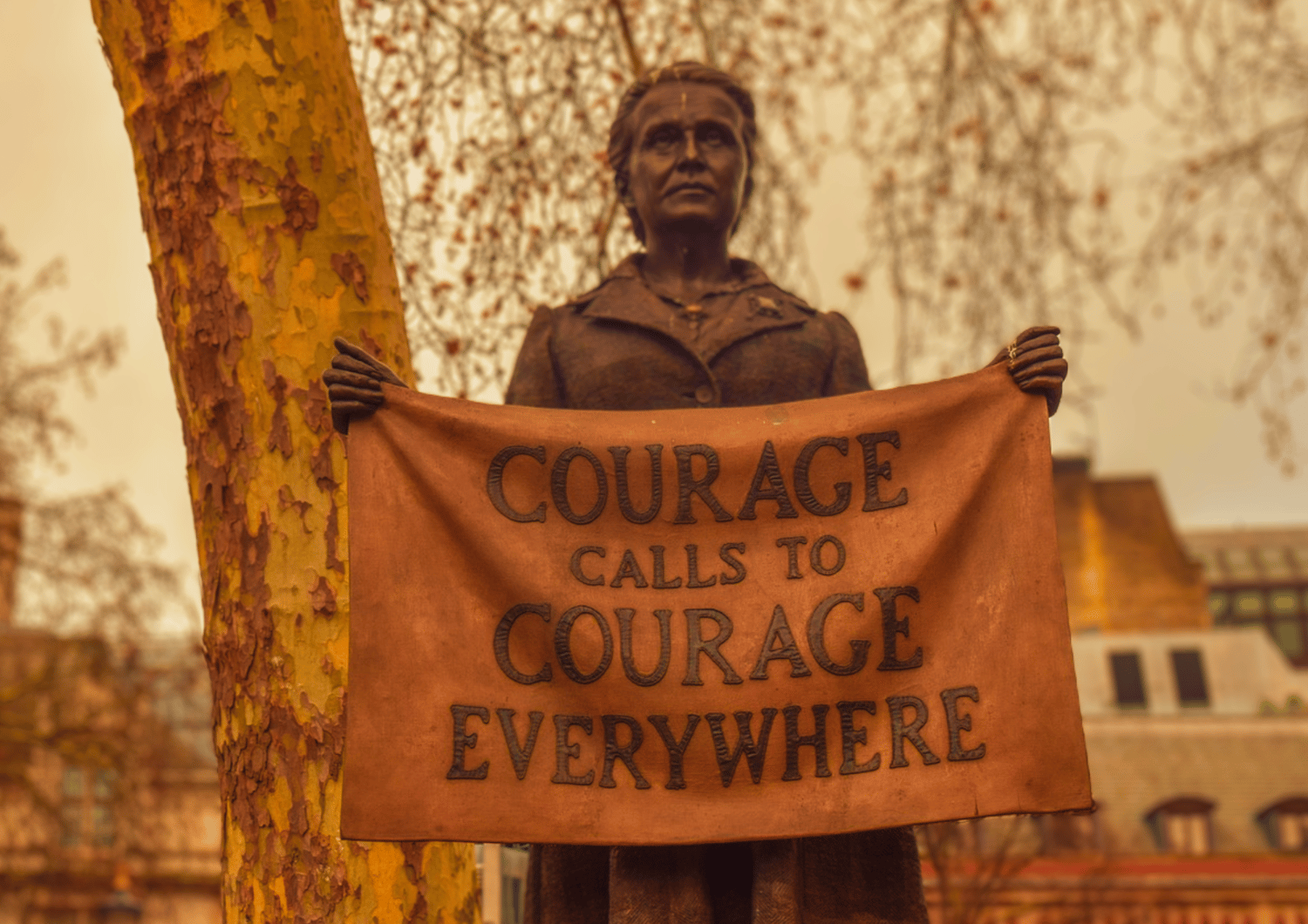 Millicent Fawcett, Feminista y Sufragista, Escultura del Coraje