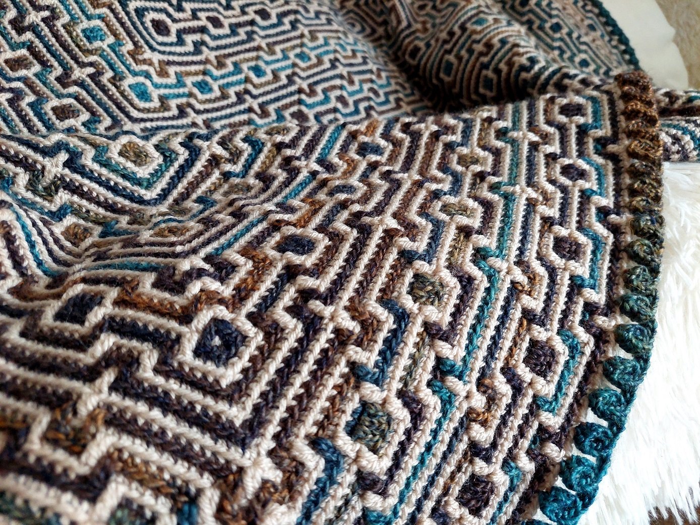 Mosaic Allure. Overlay mosaic crochet pattern