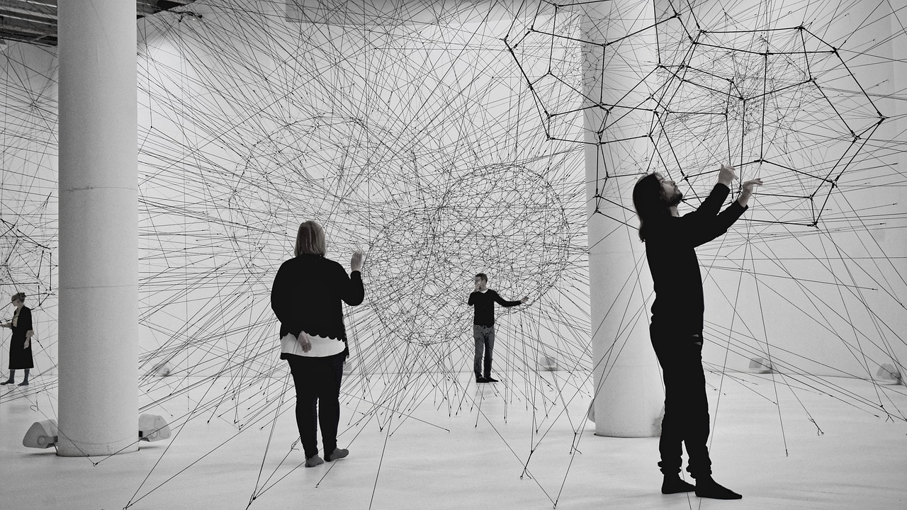 Espacio sonoro, red y cables- foto cuatro personas en blanco y negro