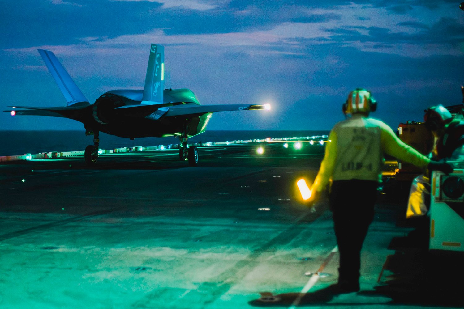 Best wallpaper and background, picture, video, news, Military, Aircraft, Jet Aircraft, Jet Fighter, F-14 Tomcat, F-15 Strike Eagle, F/A-18 Super Hornet, C-130 Hercules, Airborne, F-22 Raptor, AWACS, Military picture, Military video, Aviation, Boeing, Airb
