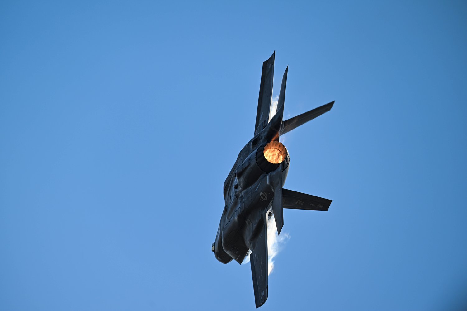 Best wallpaper and background, picture, video, news, Military, Aircraft, Jet Aircraft, Jet Fighter, F-14 Tomcat, F-15 Strike Eagle, F/A-18 Super Hornet, C-130 Hercules, Airborne, F-22 Raptor, AWACS, Military picture, Military video, Aviation, Boeing, Airb