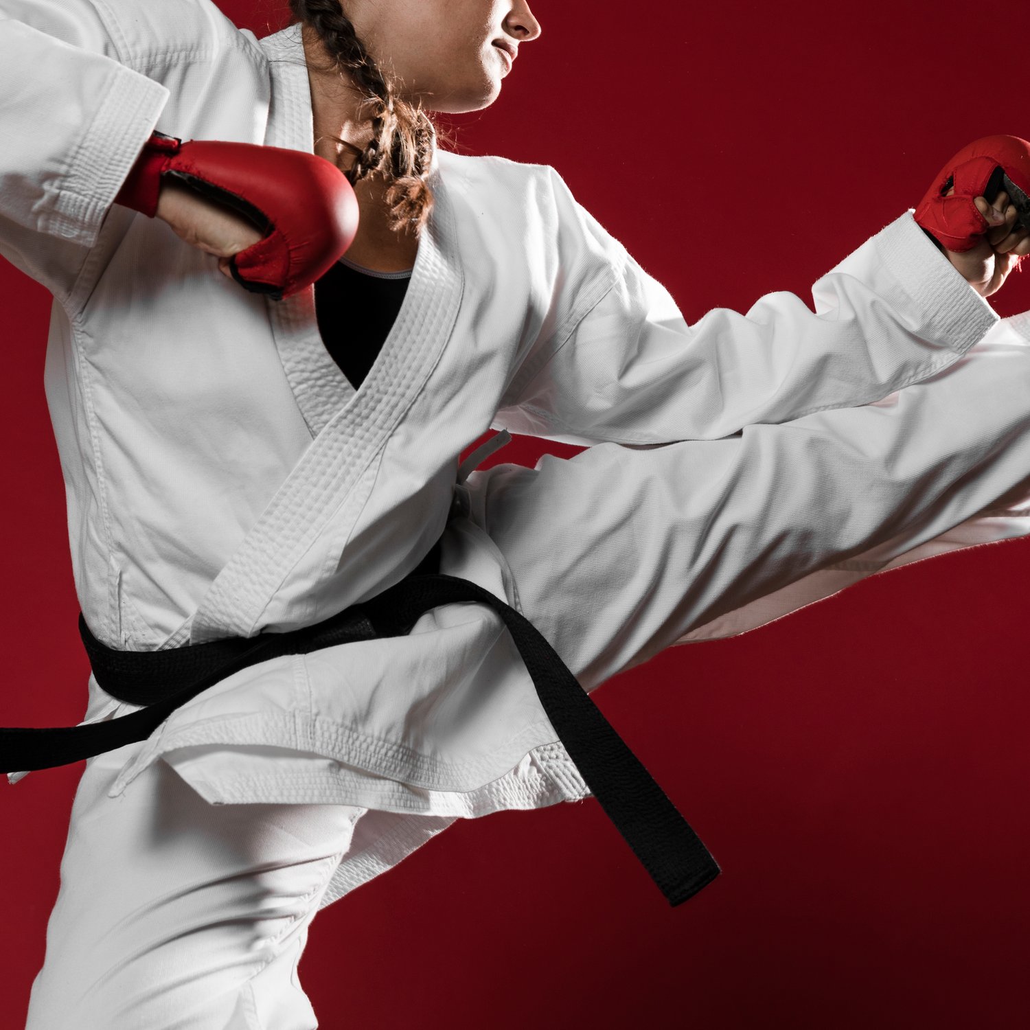 Mujer, taekwondo y pose
