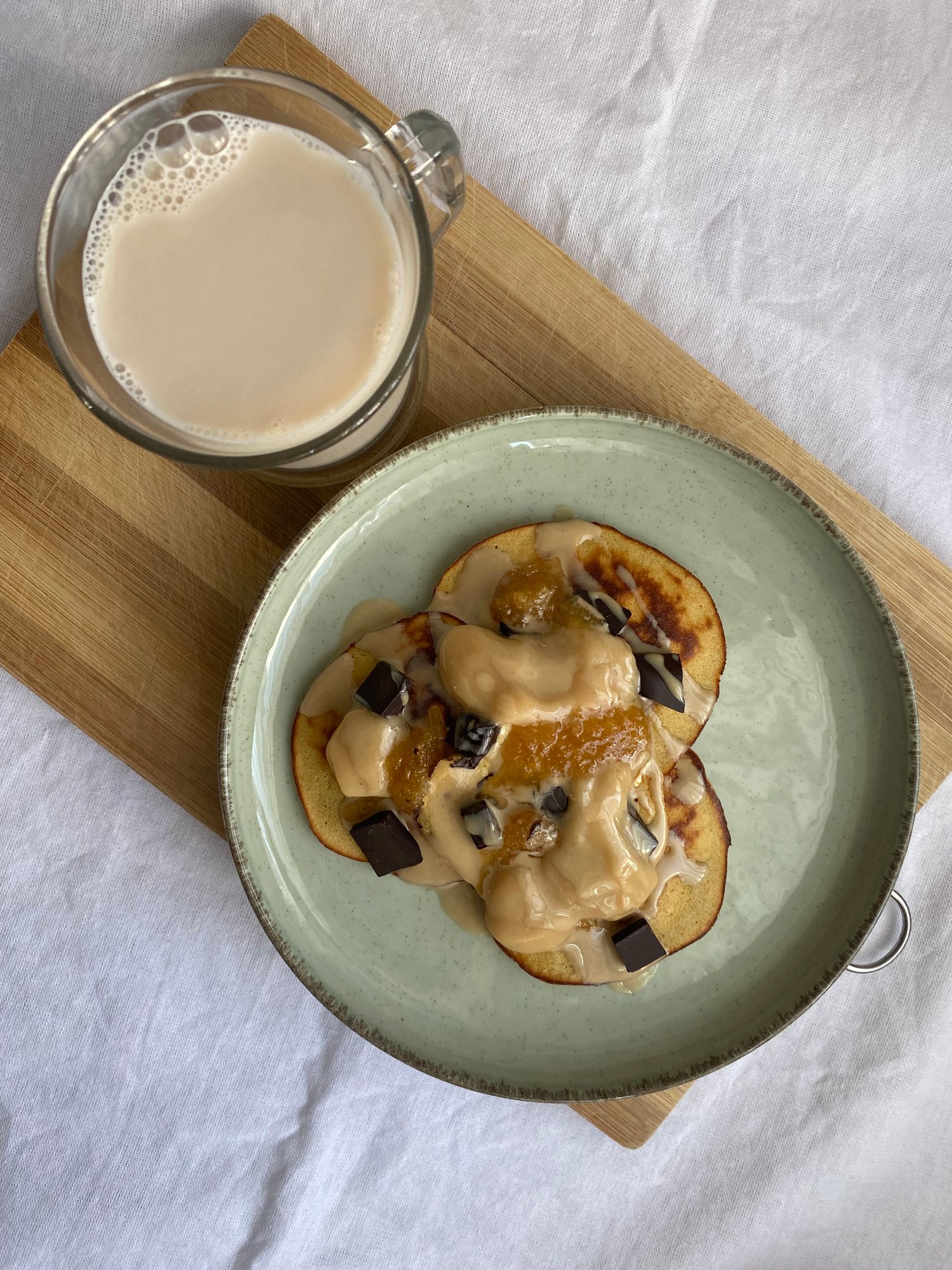Pancakes con harina de boniato sin gluten y sin lácteos. Dieta antiinflamatoria