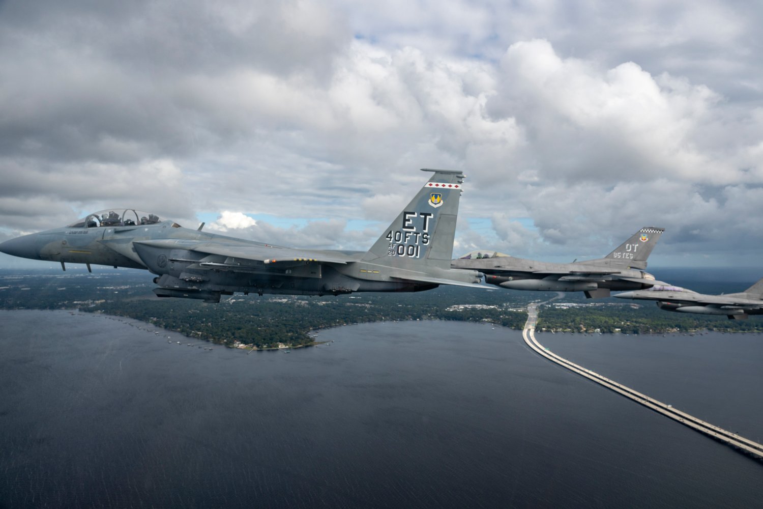 Best wallpaper and background, picture, video, news, Military, Aircraft, Jet Aircraft, Jet Fighter, F-14 Tomcat, F-15 Strike Eagle, F/A-18 Super Hornet, C-130 Hercules, Airborne, F-22 Raptor, AWACS, Military picture, Military video, Aviation, Boeing, Airb