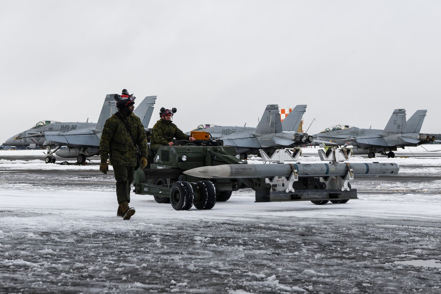 Best wallpaper and background, picture, video, news, Military, Aircraft, Jet Aircraft, Jet Fighter, F-14 Tomcat, F-15 Strike Eagle, F/A-18 Super Hornet, C-130 Hercules, Airborne, F-22 Raptor, AWACS, Military picture, Military video, Aviation, Boeing, Airb