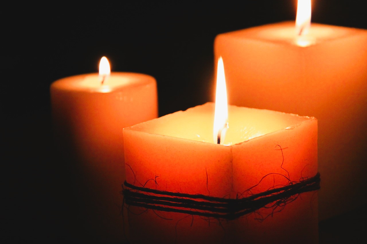 Velas, llamadas, meditación