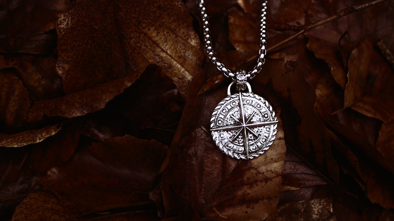 Medallón, collar, joyas
