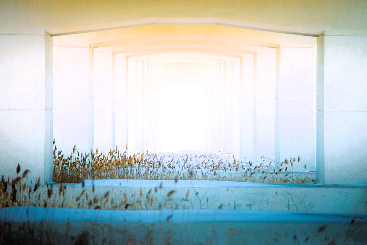 Puente, túnel y puerta