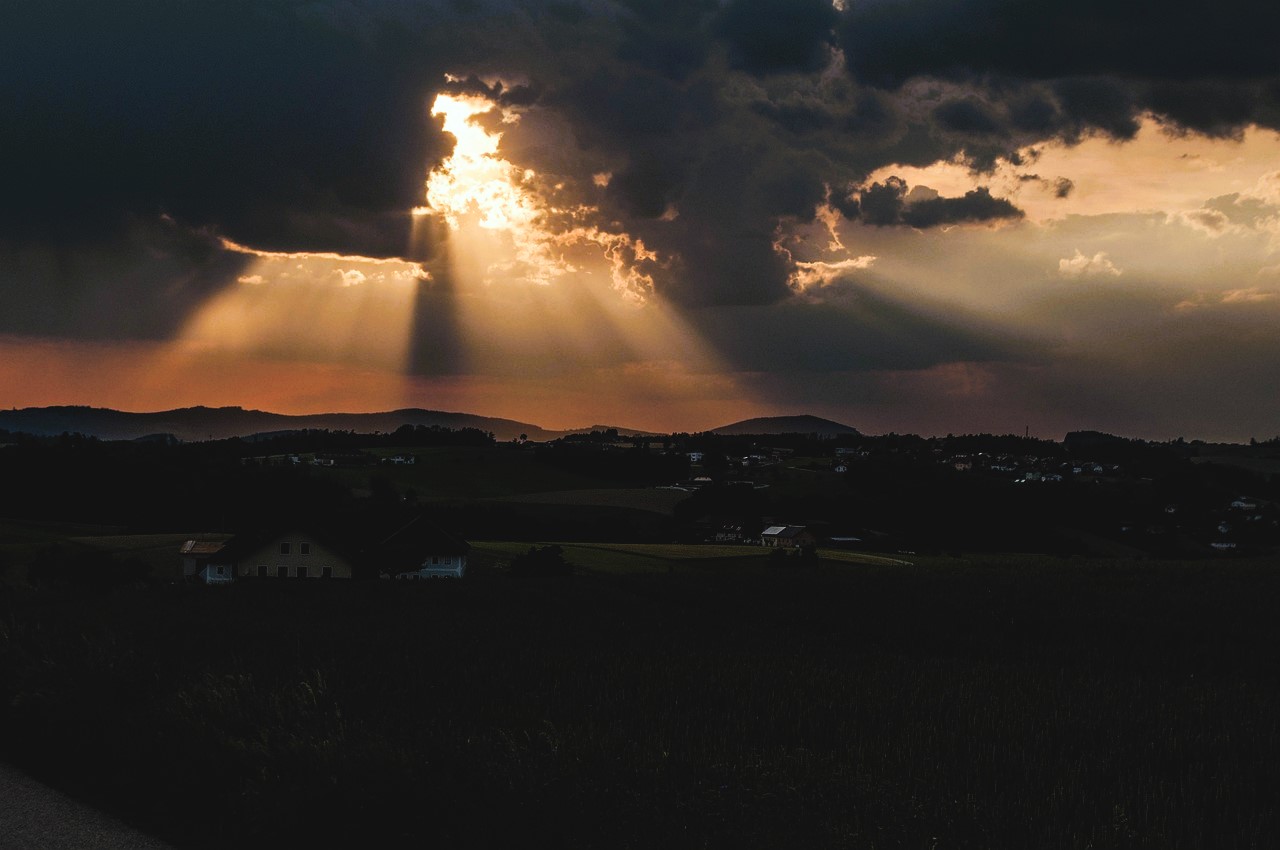 Sol, nubes y cielo