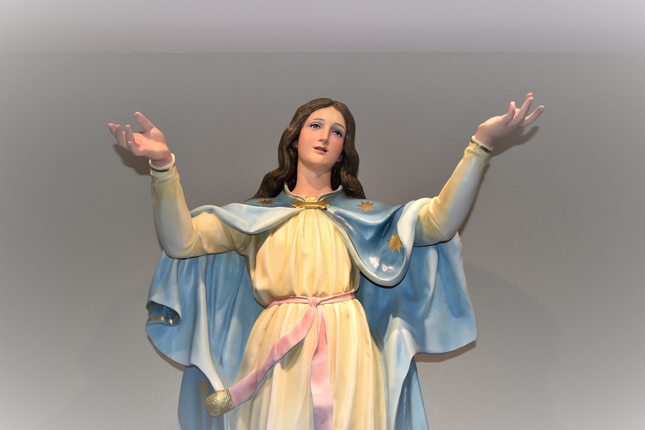 María, estatua y católico