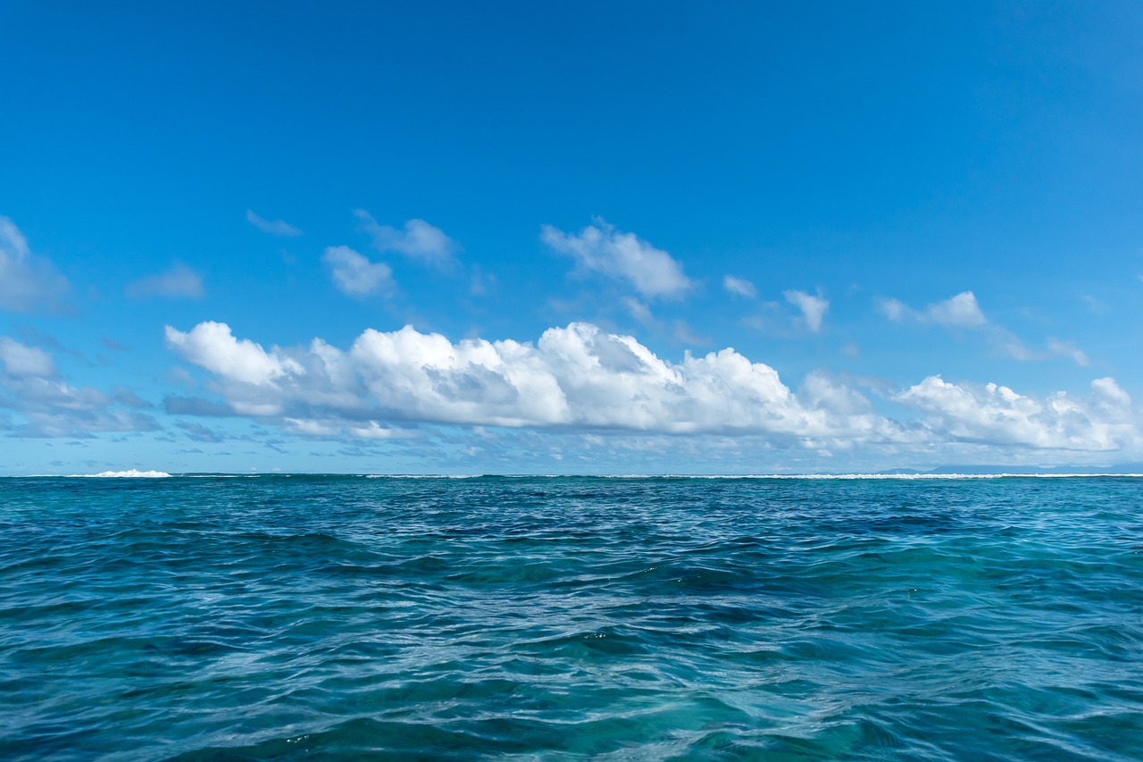 Mar, cielo y nubes