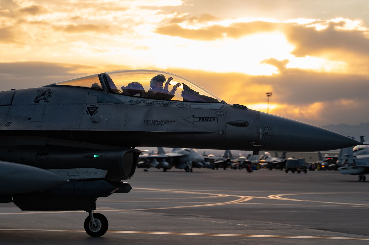 Best wallpaper and background, picture, video, news, Military, Aircraft, Jet Aircraft, Jet Fighter, F-14 Tomcat, F-15 Strike Eagle, F/A-18 Super Hornet, C-130 Hercules, Airborne, F-22 Raptor, AWACS, Military picture, Military video, Aviation, Boeing, Airb