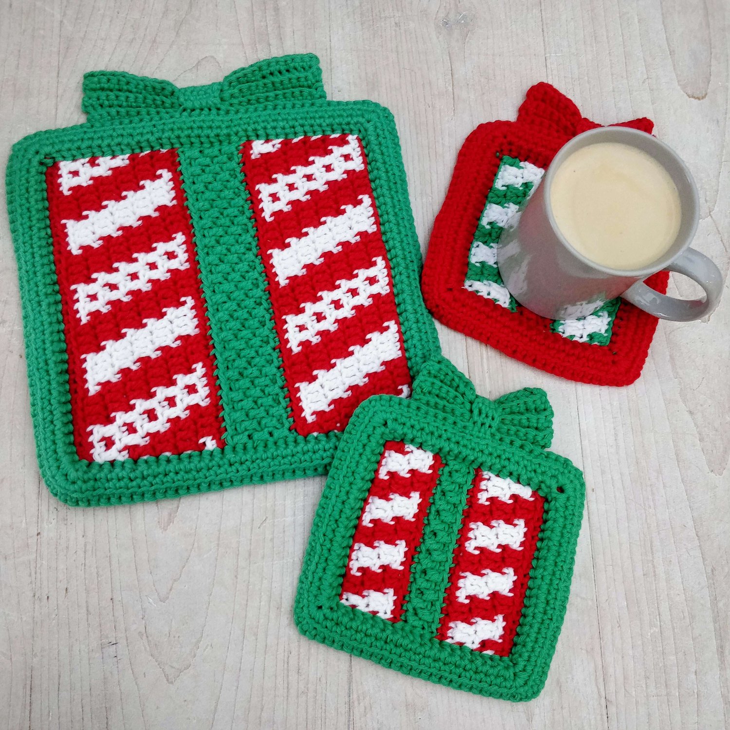 Place mat and mug mat coasters in the form of striped gift boxes with bows