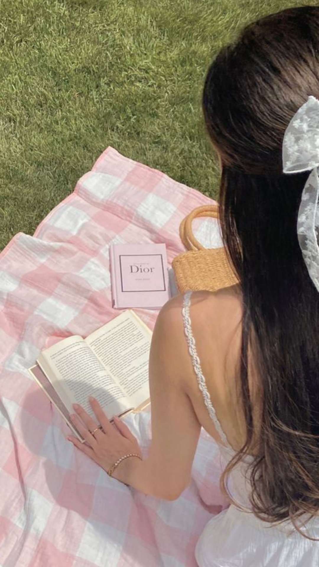 Cum să faci bani fără să îți arăți fața Creare conținut anonim Afaceri online fără expunere Generare venit pasiv fără branding personal Automatizare conținut digital