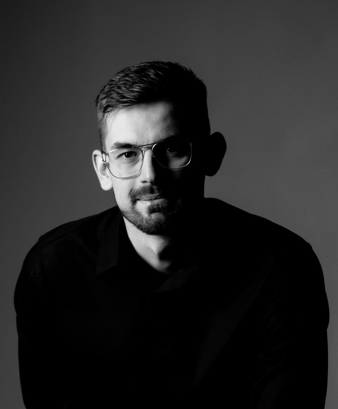 Scriitor Daniel F. Mihoc