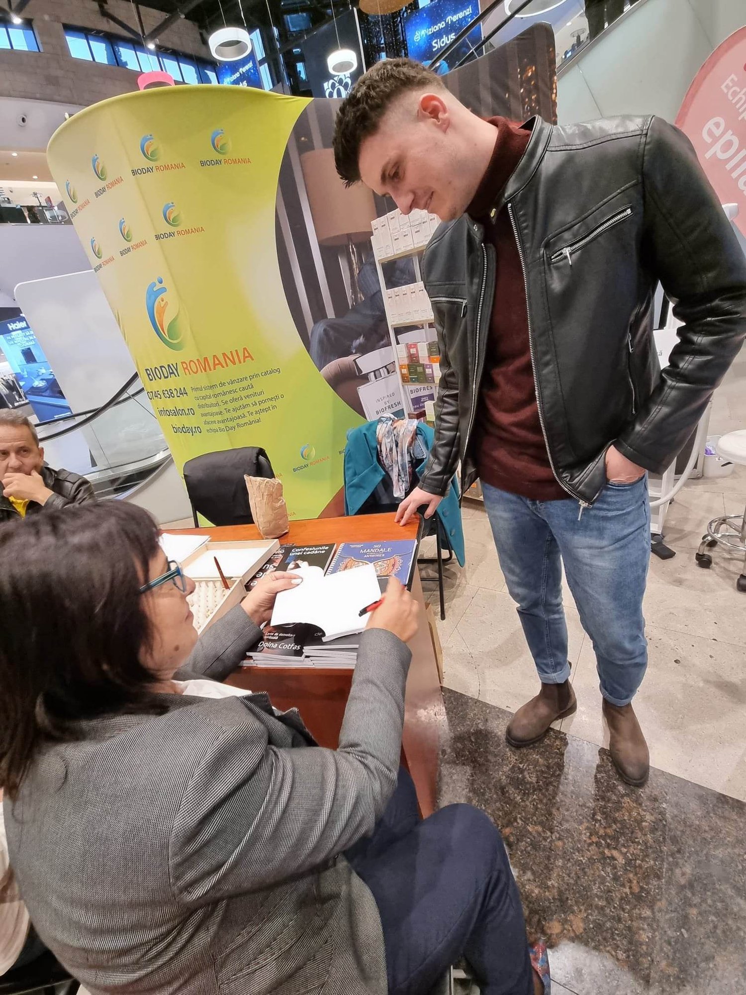 Lansare de carte la Cluj Doina Cotfas scriitor și pictor