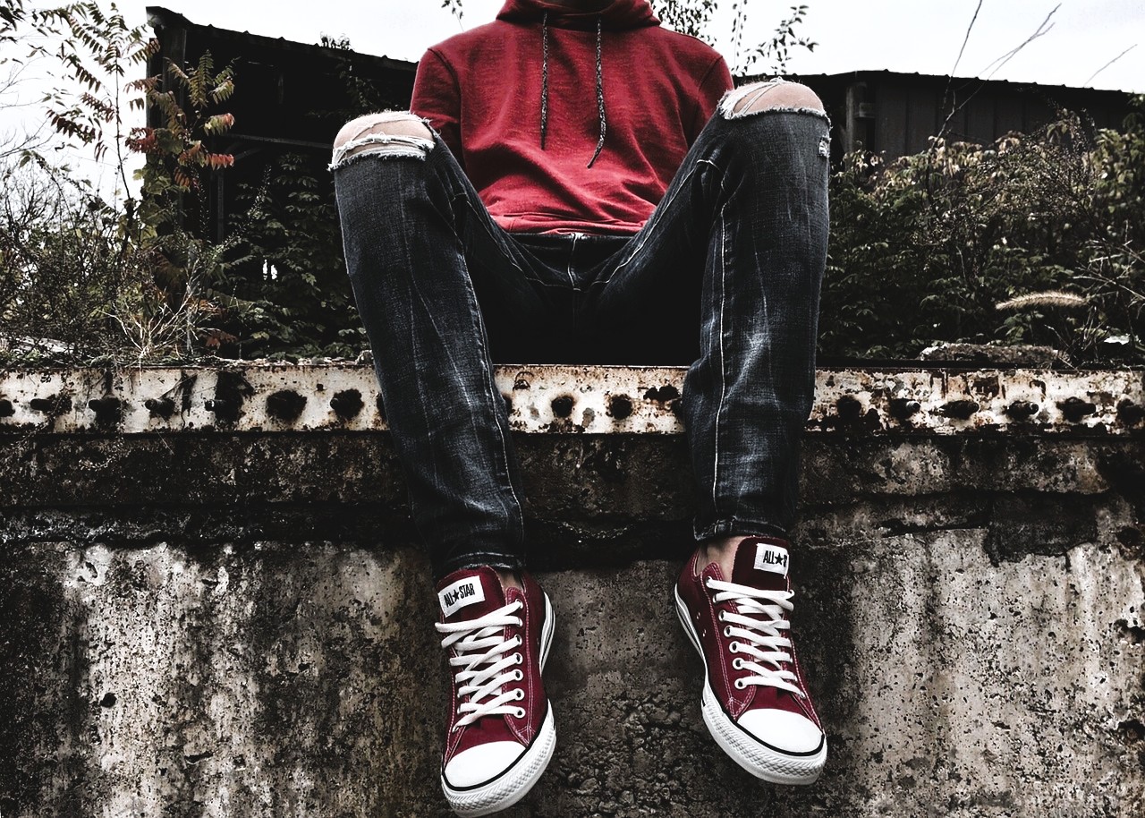 Juventud, Converse y jeans sudadera con capucha