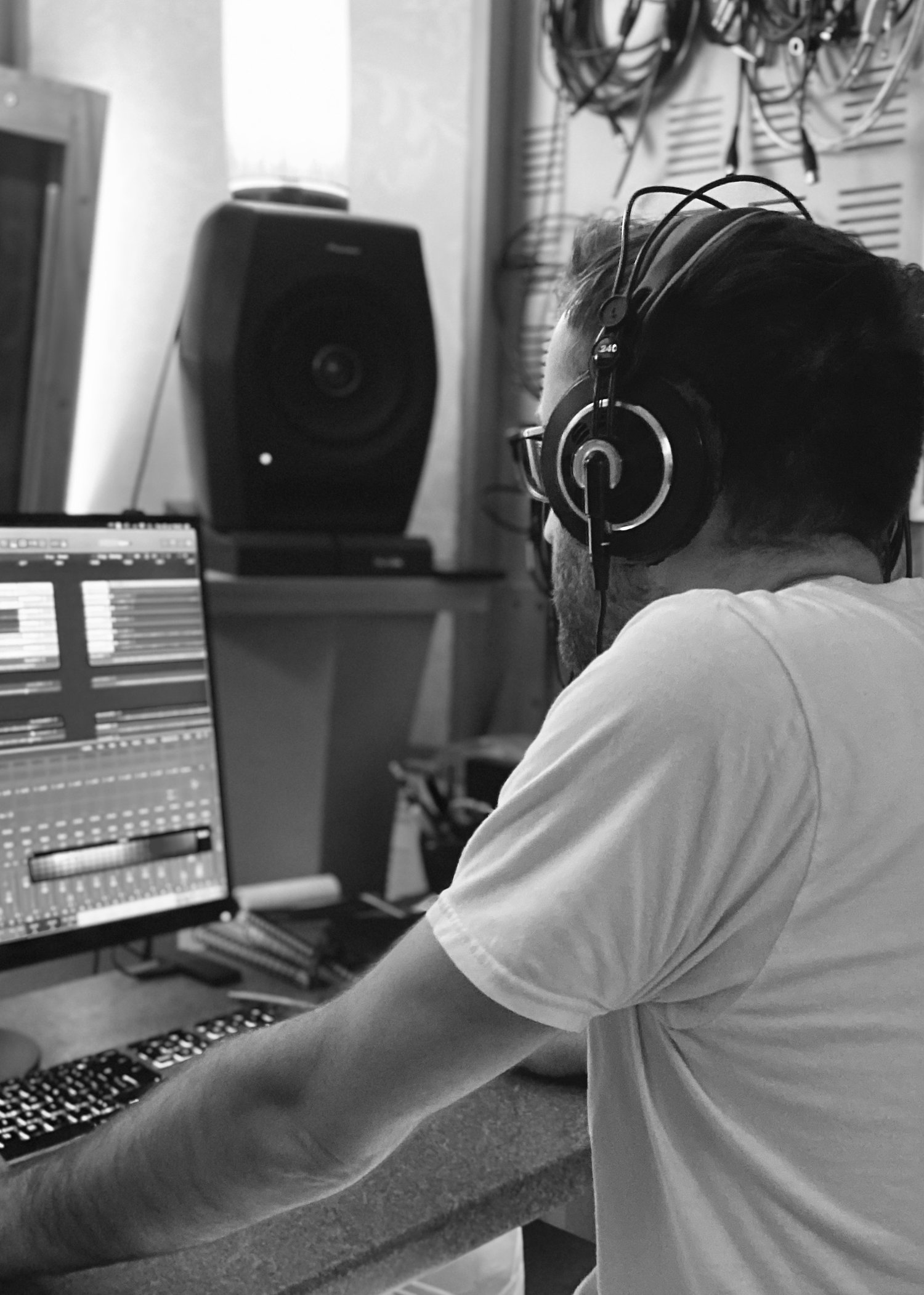 james bennett of swanyard music studios retford recording walk with me single by dave wells of the wells, raising money for parkinsons uk