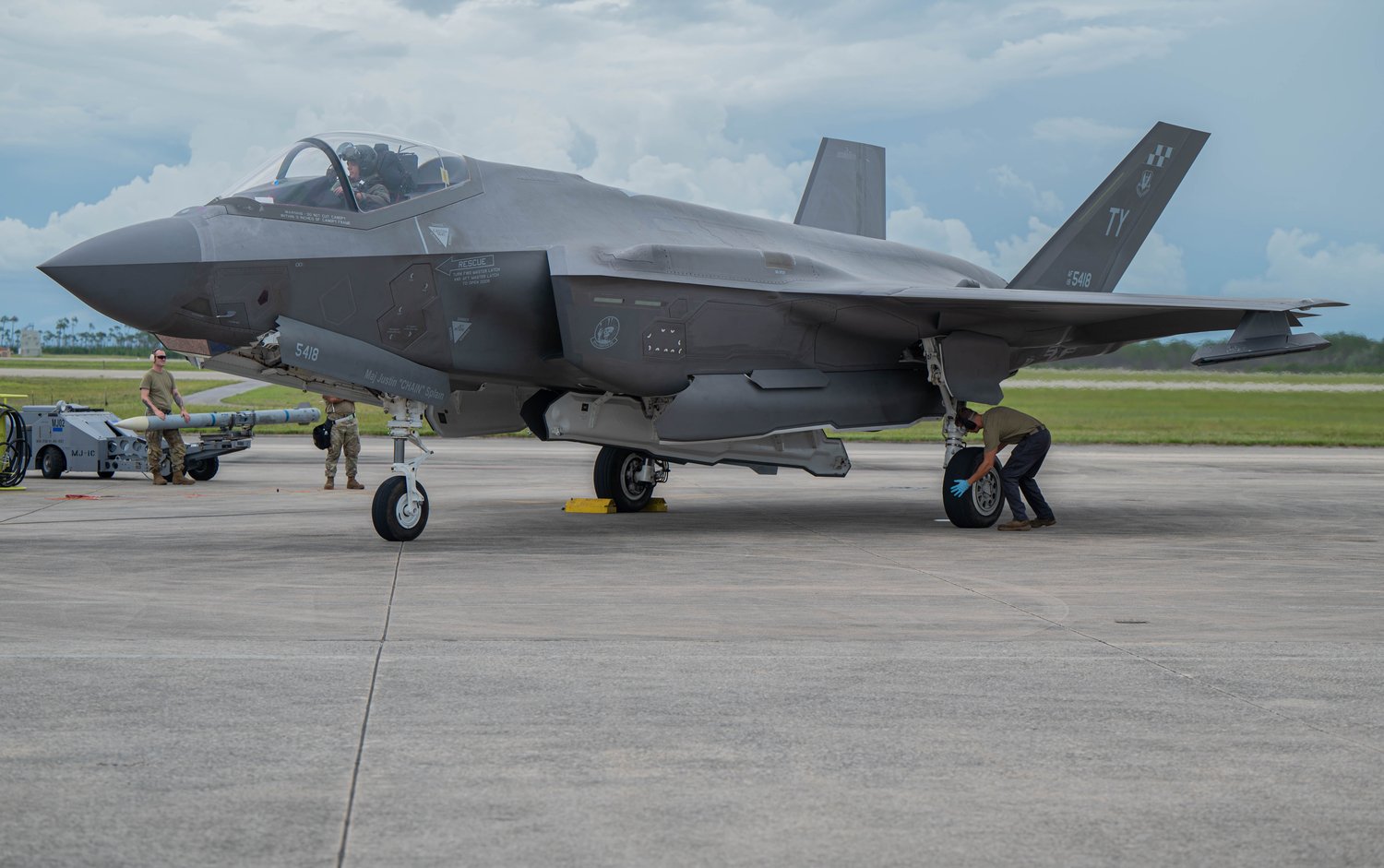 Best wallpaper and background, picture, video, news, Military, Aircraft, Jet Aircraft, Jet Fighter, F-14 Tomcat, F-15 Strike Eagle, F/A-18 Super Hornet, C-130 Hercules, Airborne, F-22 Raptor, AWACS, Military picture, Military video, Aviation, Boeing, Airb