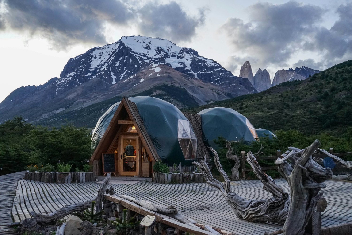 Glamping de burbujas en un paisaje ideal