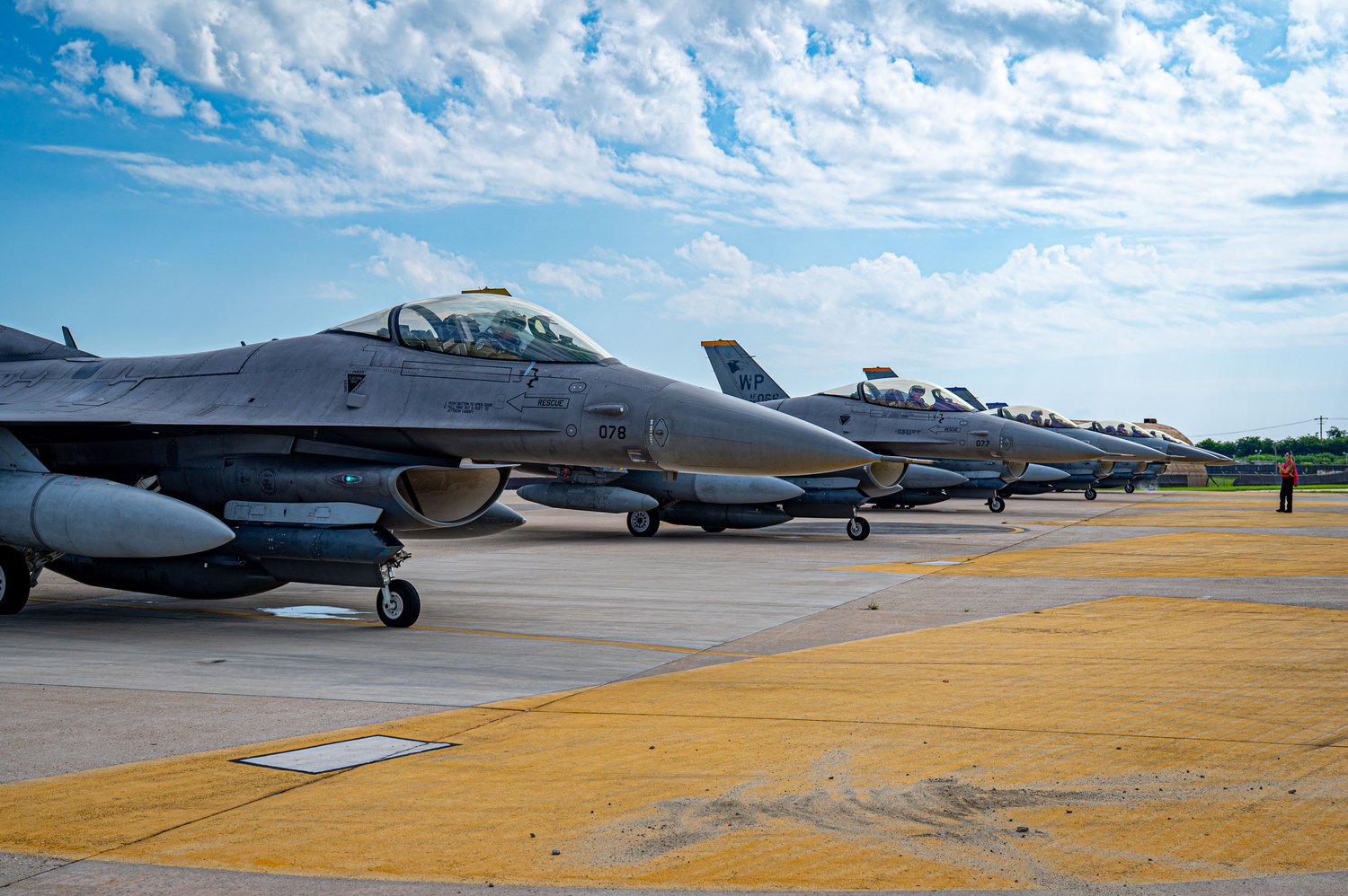 Best wallpaper and background, picture, video, news, Military, Aircraft, Jet Aircraft, Jet Fighter, F-14 Tomcat, F-15 Strike Eagle, F/A-18 Super Hornet, C-130 Hercules, Airborne, F-22 Raptor, AWACS, Military picture, Military video, Aviation, Boeing, Airb