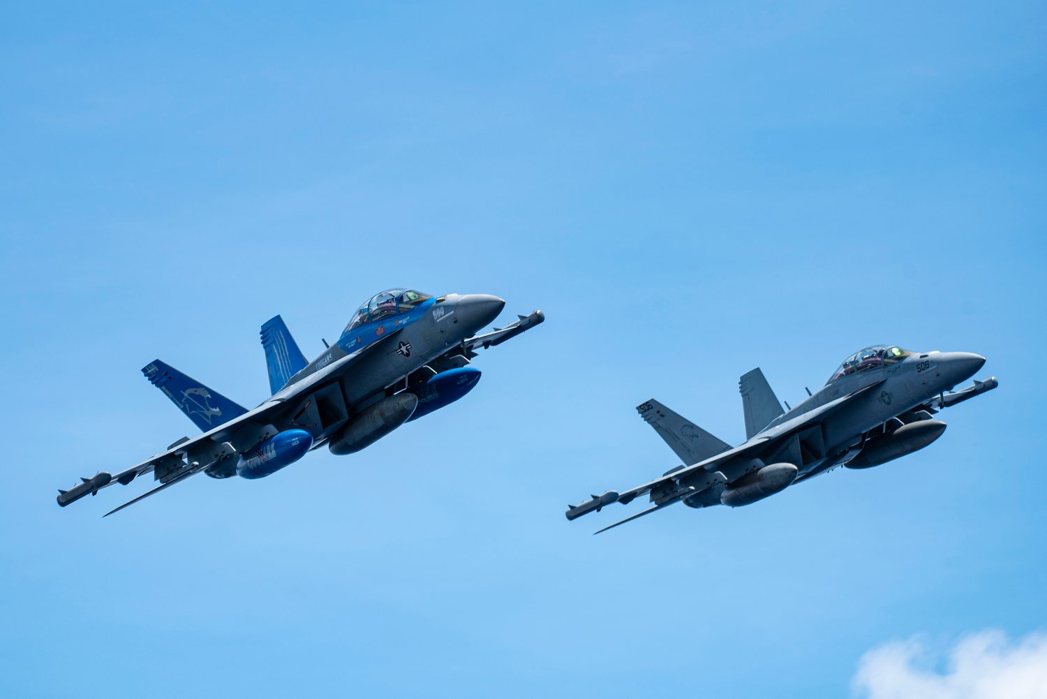 Best wallpaper and background, picture, video, news, Military, Aircraft, Jet Aircraft, Jet Fighter, F-14 Tomcat, F-15 Strike Eagle, F/A-18 Super Hornet, C-130 Hercules, Airborne, F-22 Raptor, AWACS, Military picture, Military video, Aviation, Boeing, Airb