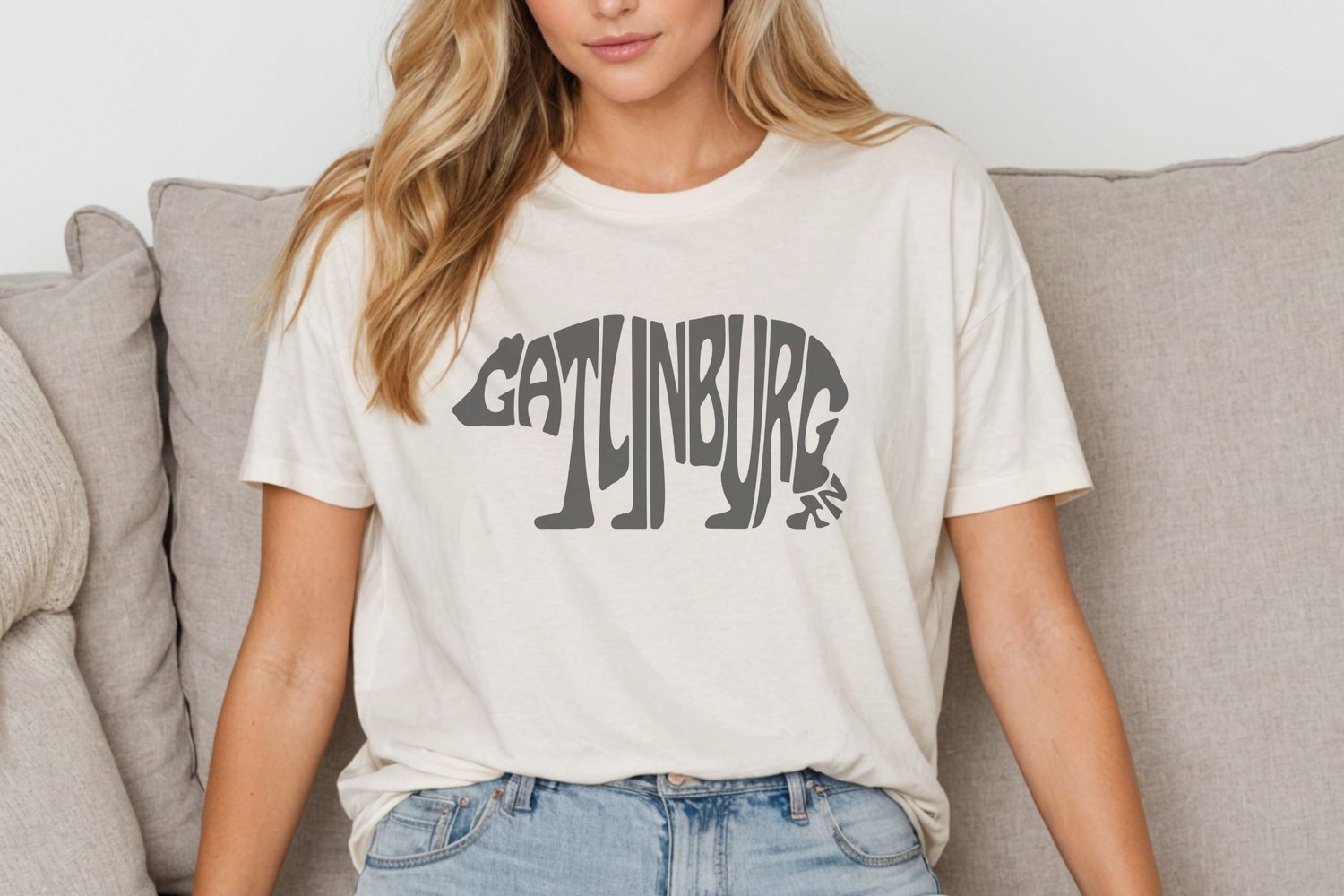 Design with the words Gatlinburg TN in the shape of a bear