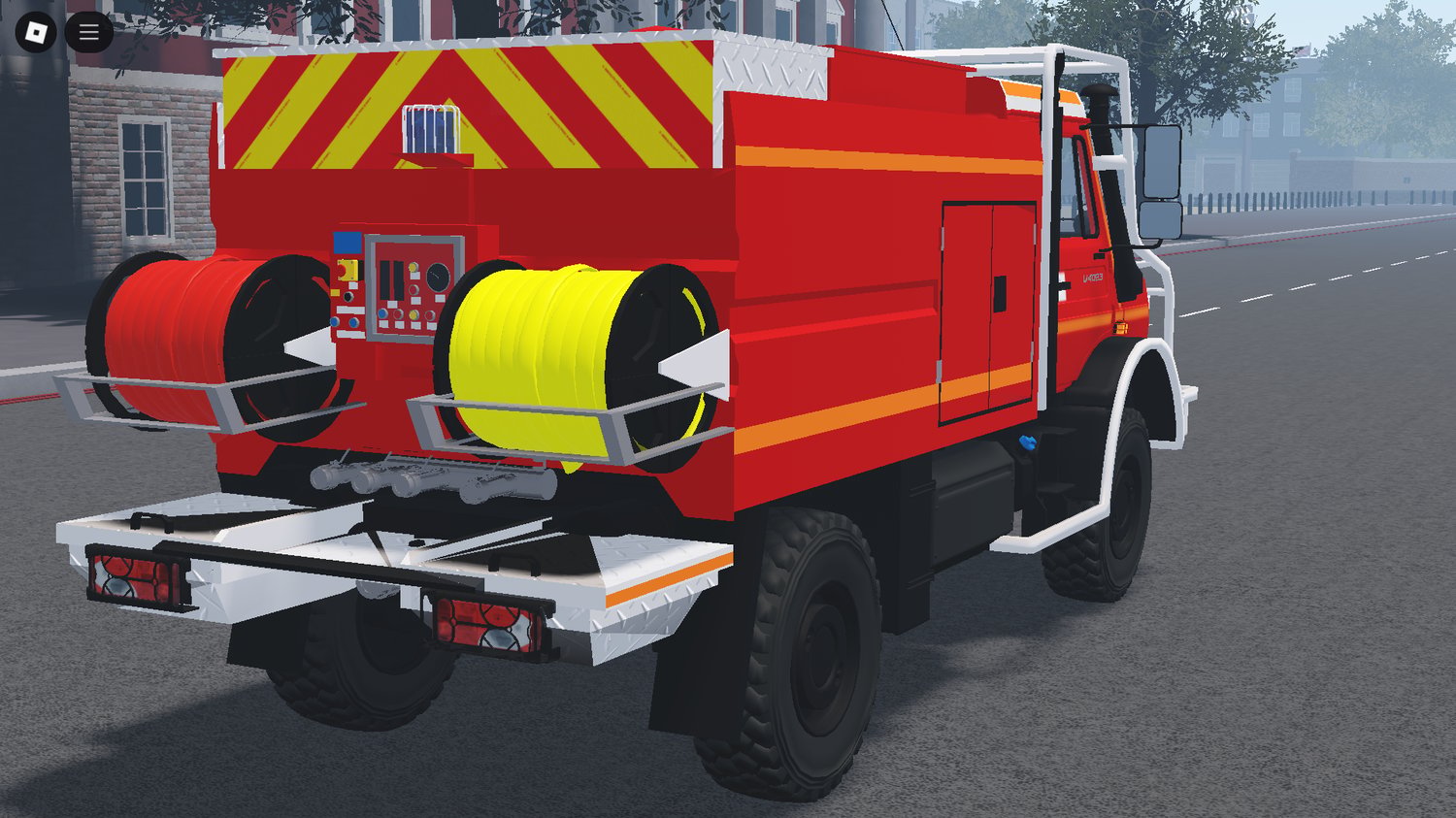 Players driving CCFM fire truck in city map