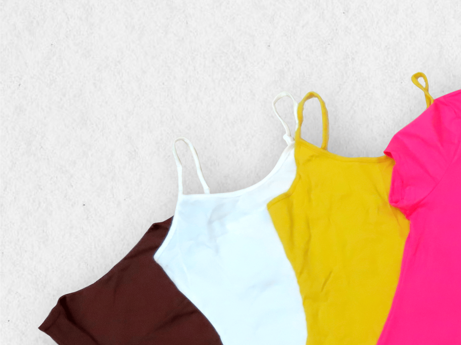 voyage, randonnée, backpack, sac à dos, Globe Seekers, The Globe Seekers, aventure, couple, équipement de voyage, matériel léger, vêtements de voyage, t-shirt, t-shirt mérinos, chemise, pull, polaire, veste, coupe-vent, doudoune, pantalon, short, legging, sous-vêtement, maillot de bain, pyjama, sac, sac à dos, banane, sac étanche, sac cabine, cube de rangement, trousse, accessoires, gourde, lampe, trousse de toilette, serviette microfibre, trousse médicale, adaptateur, batterie externe, appareil photo, DJI, drone, carnet, passeport, chapeau, lunettes, crème solaire, pharmacie de voyage, savon solide, brosse à dents, lessive, corde à linge, rangement, organisation sac à dos, backpackers, tour du monde, road trip, Asie, équipement essentiel, outdoor, confort, minimalisme, exploration, nature, liberté, vie nomade, couple voyageur