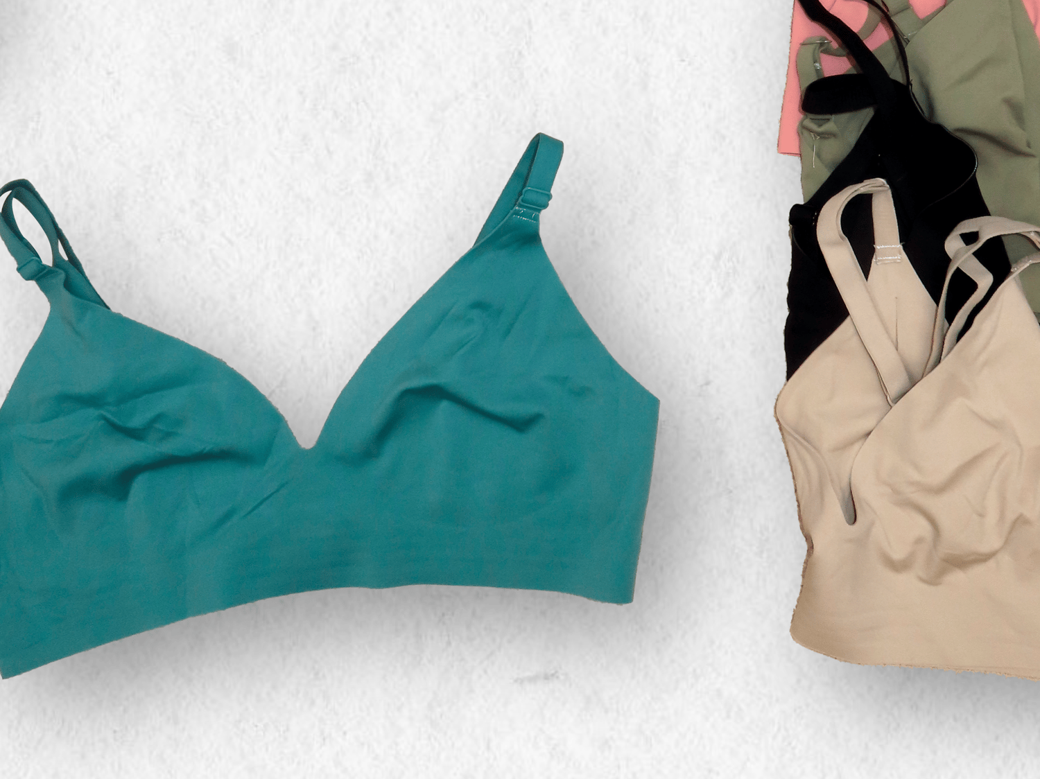 voyage, randonnée, backpack, sac à dos, Globe Seekers, The Globe Seekers, aventure, couple, équipement de voyage, matériel léger, vêtements de voyage, t-shirt, t-shirt mérinos, chemise, pull, polaire, veste, coupe-vent, doudoune, pantalon, short, legging, sous-vêtement, maillot de bain, pyjama, sac, sac à dos, banane, sac étanche, sac cabine, cube de rangement, trousse, accessoires, gourde, lampe, trousse de toilette, serviette microfibre, trousse médicale, adaptateur, batterie externe, appareil photo, DJI, drone, carnet, passeport, chapeau, lunettes, crème solaire, pharmacie de voyage, savon solide, brosse à dents, lessive, corde à linge, rangement, organisation sac à dos, backpackers, tour du monde, road trip, Asie, équipement essentiel, outdoor, confort, minimalisme, exploration, nature, liberté, vie nomade, couple voyageur